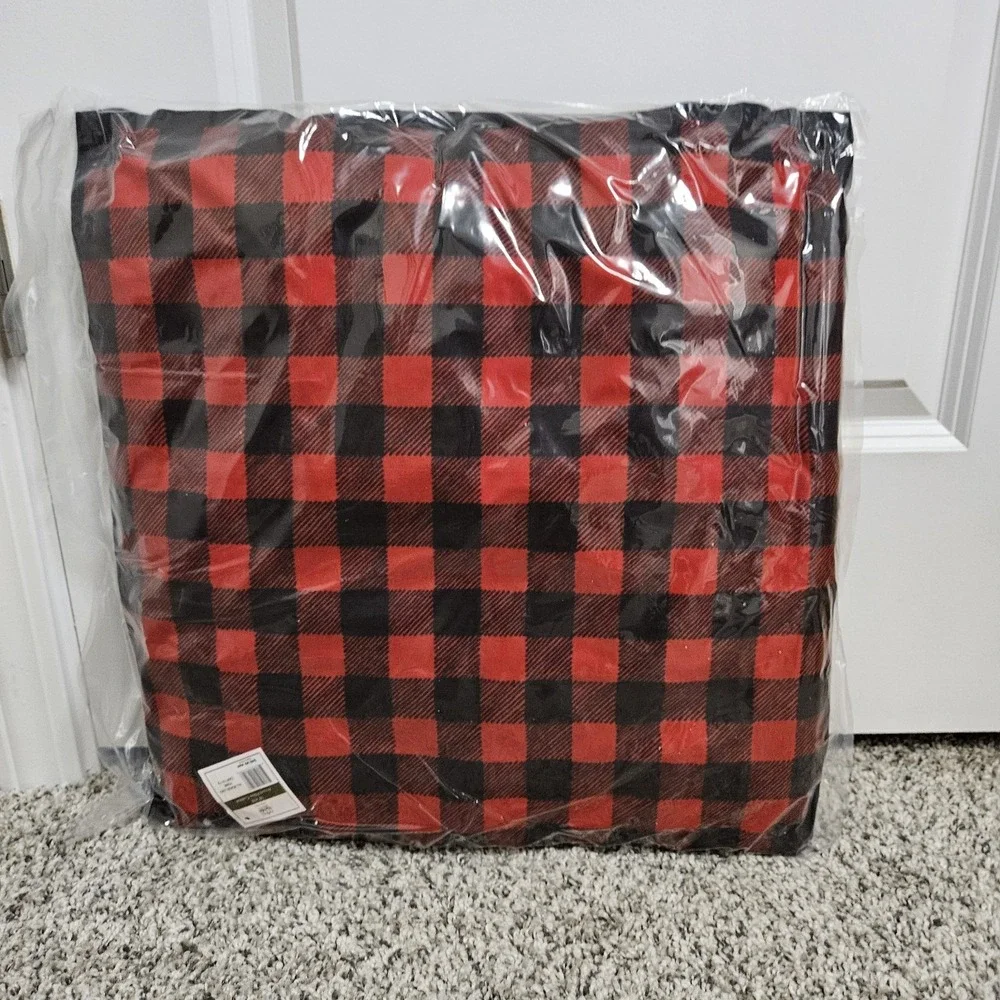 Virah Bella Accent Pillow Unisex 18x18 Red All Roads Lead Home‎ Christmas Plaid